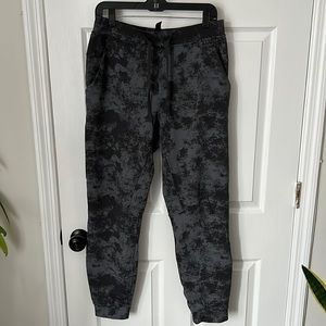 Like new Lululemon joggers size M